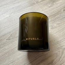 Afbeelding in Gallery-weergave laden, Rituals | The Ritual of Dao Lotus Secret White Lotus &amp; Yi Yi Ren Scented Candle XL Kaars Geurkaars 1000 gram
